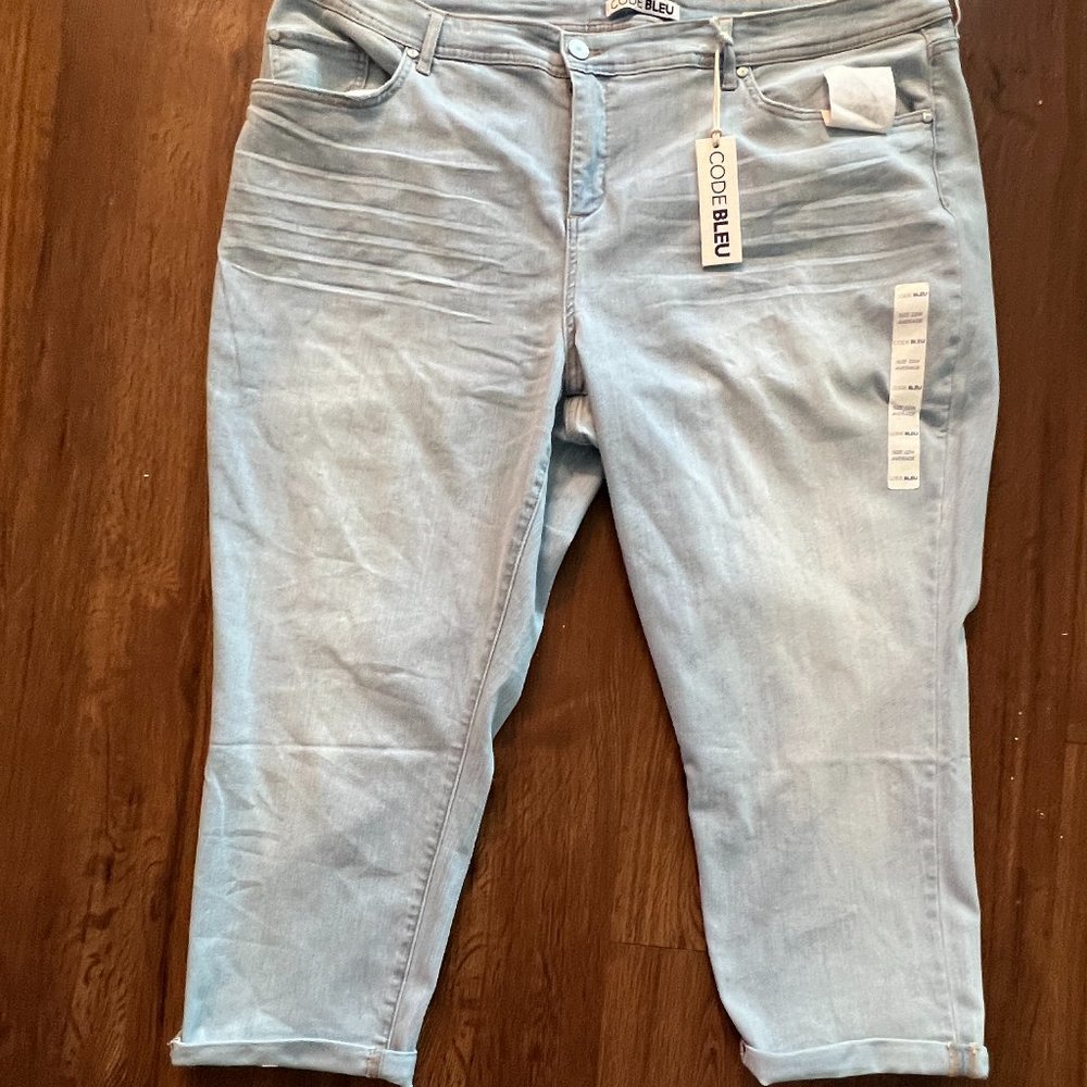 New Code Bleu Jeans Luxe Lift 22W Light Blue Tapered Leg Weekend Stretch Cropped